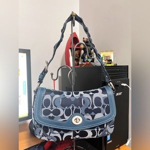 100% Authentic vintage Y2k shoulder Coach Chelsea Signature Flap #10992 yr 2007